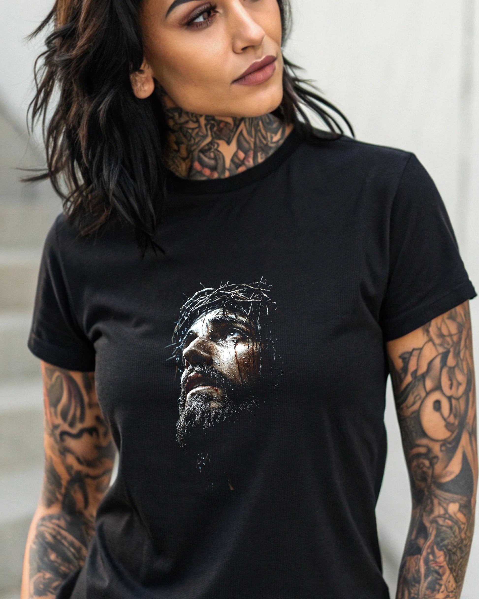 T-shirt with Jesus Christ wearing a crown of thorns.